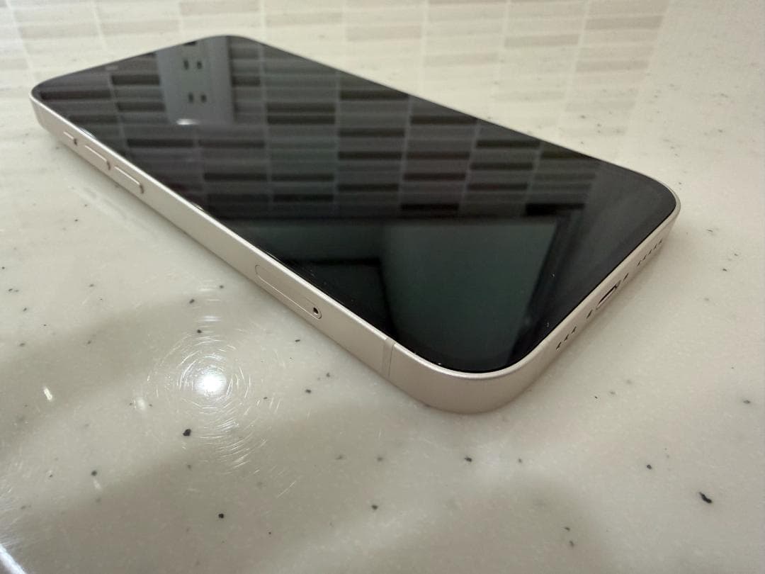 美品 SIMフリー Apple iPhone14 256GB スターライト