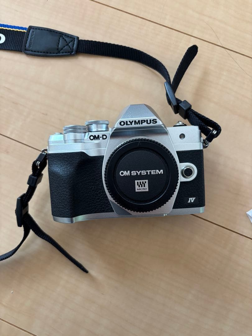 OLYMPUS E-M10 Mark IV ダブルレンズキット　カメラ　一眼