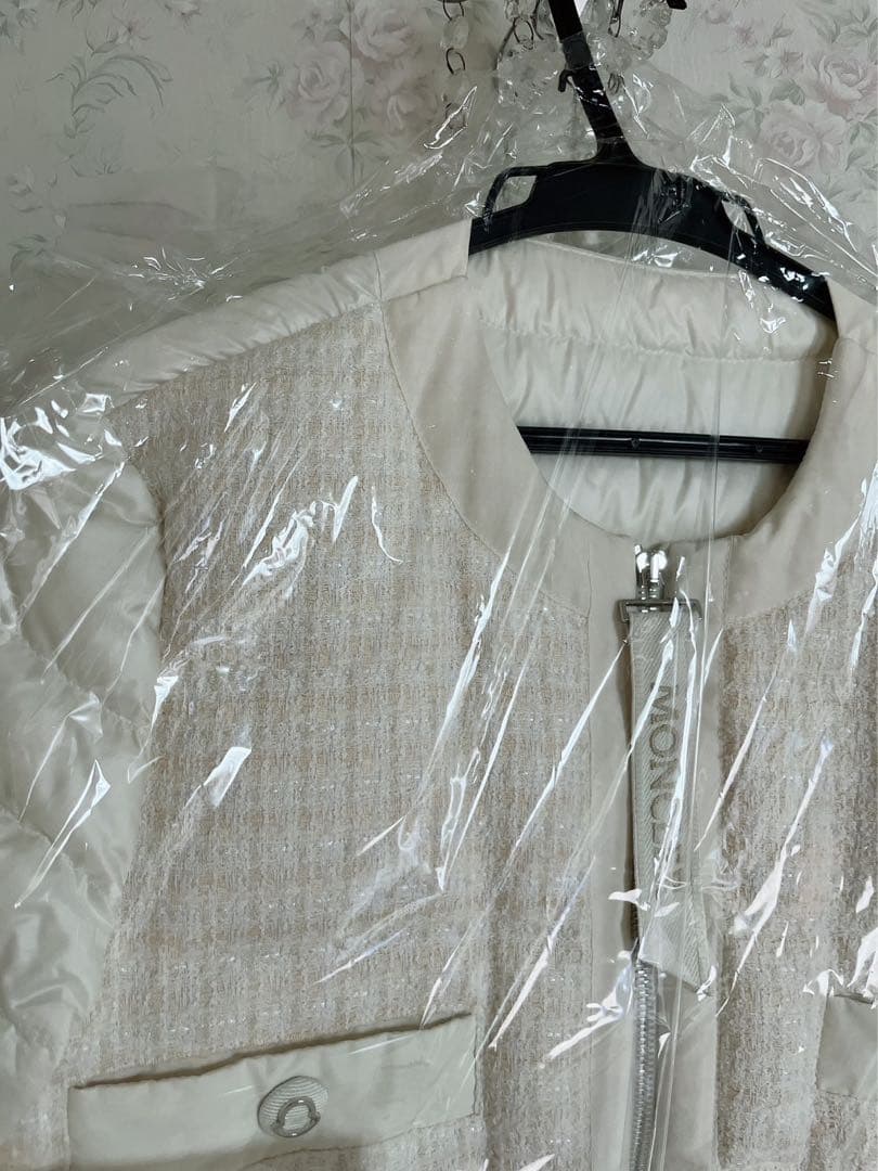 いちご様専用ページ モンクレール22SS⭐︎ツイードダウン - メルカリ