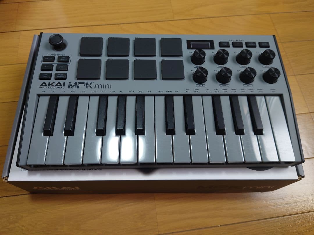 AKAI MPKmini MIDIコントローラー MPKMINIIV-black_straight_top.
