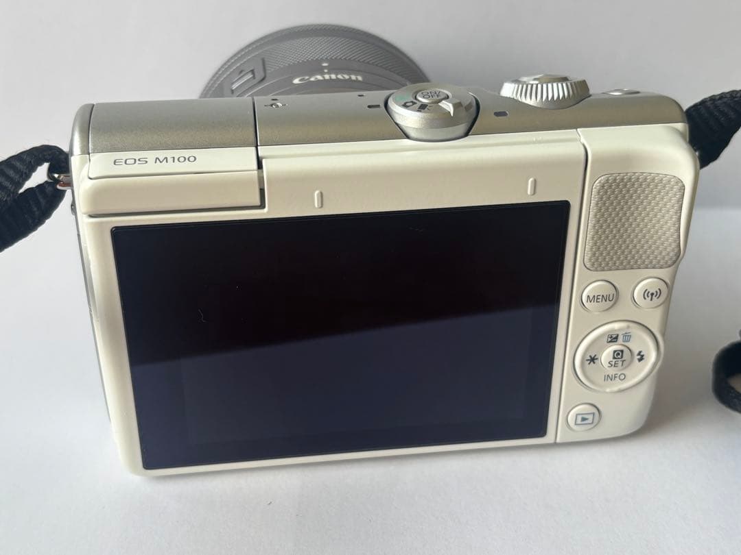 Canon EOS M100 ミラーレス一眼レフカメラ 中古 ダブルズームキット