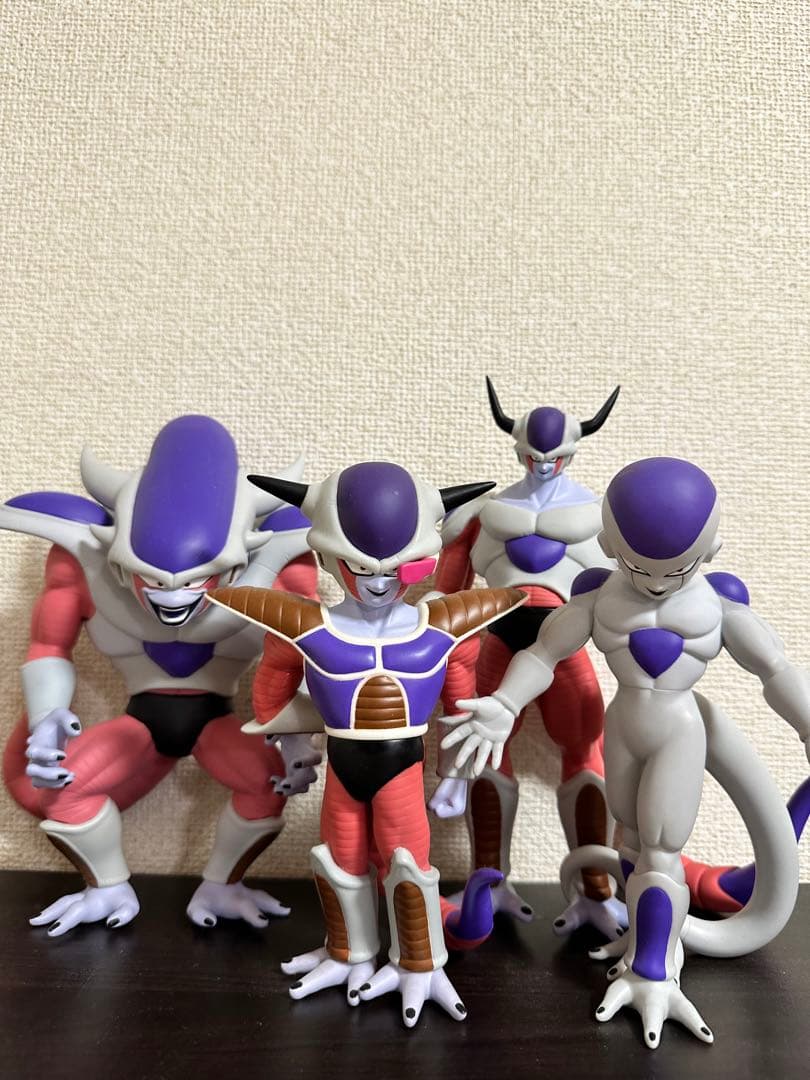 ドラゴンボール フリーザ ソフビ フィギュア 4体セット - メルカリ