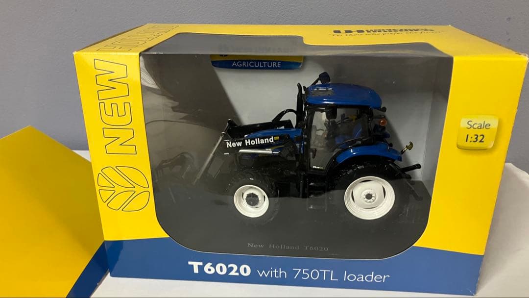 ユニバーサルホビー New Holland T6020+750TL 1/32