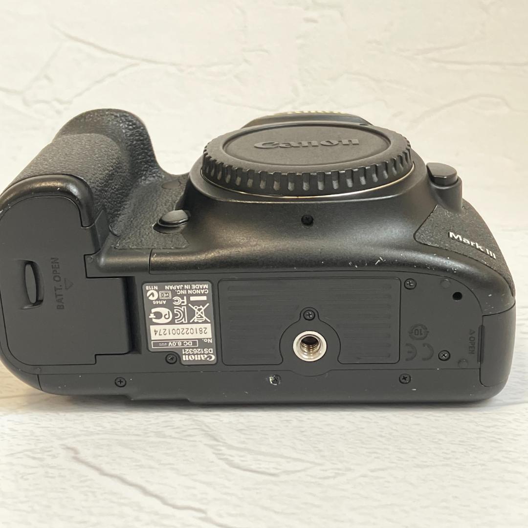 【良品】Canon EOS 5D Mark III ボディ(バッテリー付)