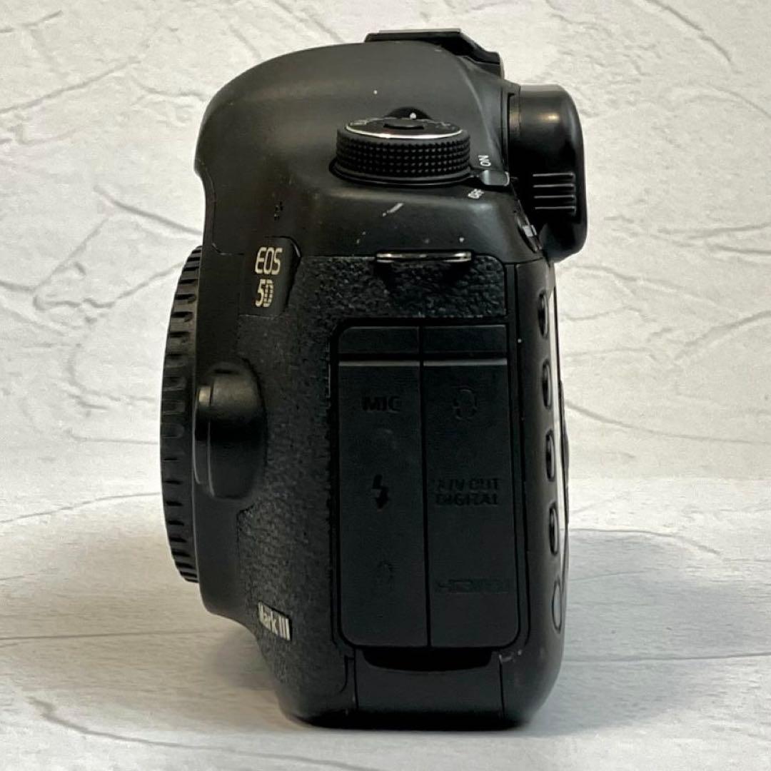 【良品】Canon EOS 5D Mark III ボディ(バッテリー付)