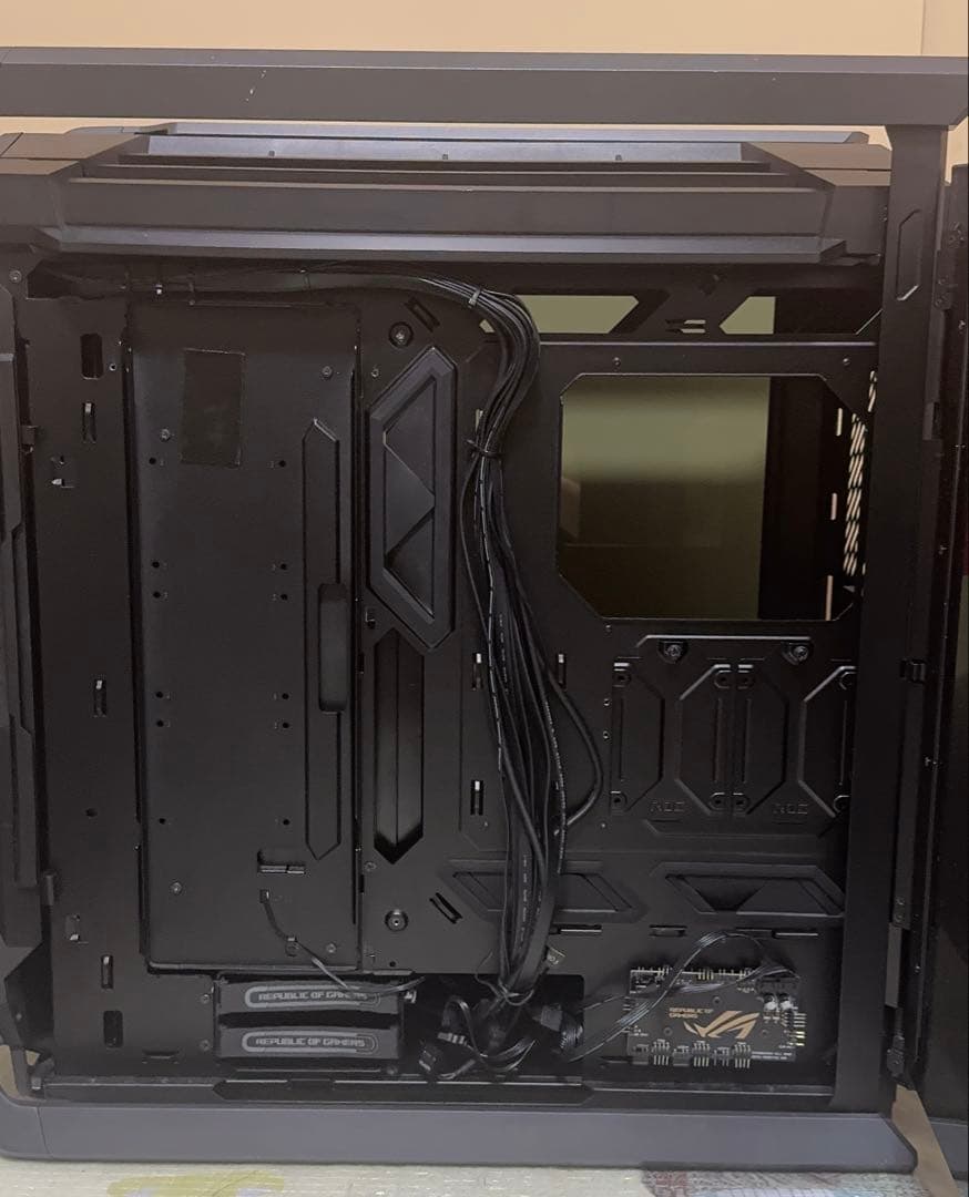 ROG HYPERION ゲーミングPCケース