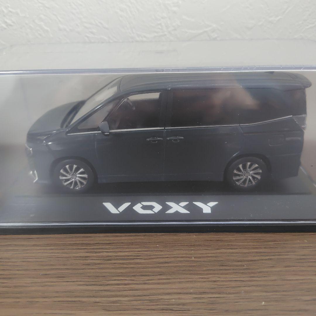 トヨタ ヴォクシー VOXY 1/30 スケール ダイキャスト マッシブグレー