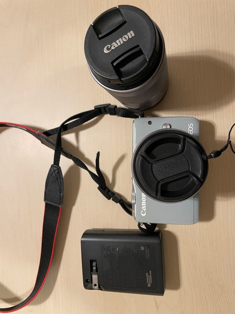 カメラミラーレス　Canon EOSM10