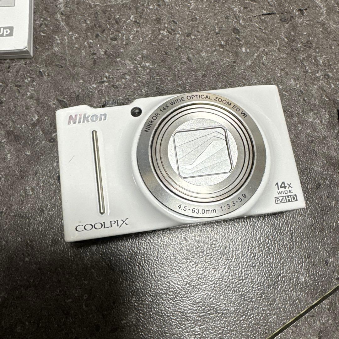 超美品　付属あり　Nikon COOLPIX S8200 ホワイト