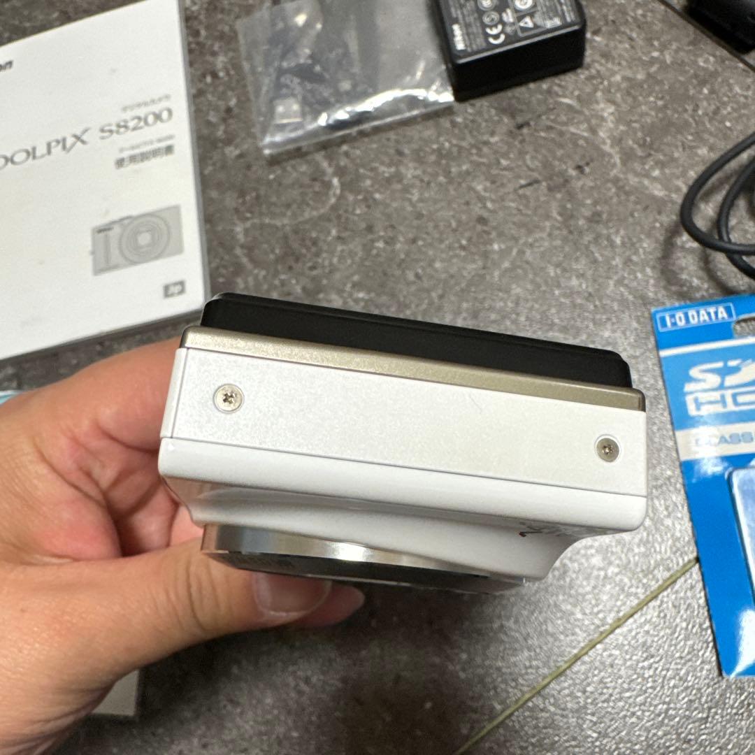 超美品　付属あり　Nikon COOLPIX S8200 ホワイト