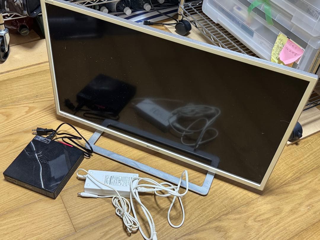 32型LC32F5モニタ　外付けDVDプレイヤー付き