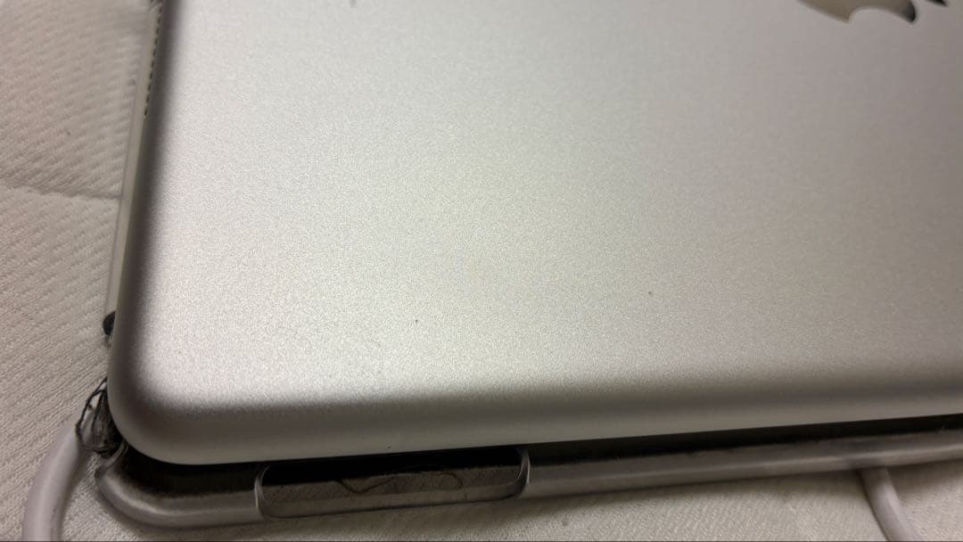 【美品】Apple iPad シルバー　6世代　Wi-Fiモデル　32GB