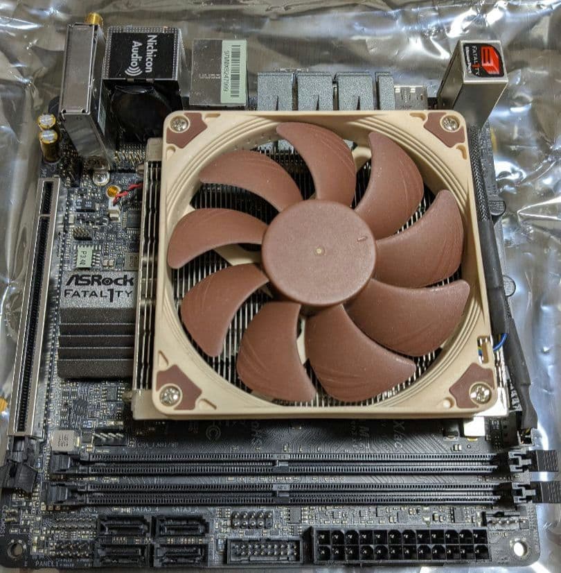 ASRock Fatal1ty Mini-ITXマザボ＋Ryzen7 3700X