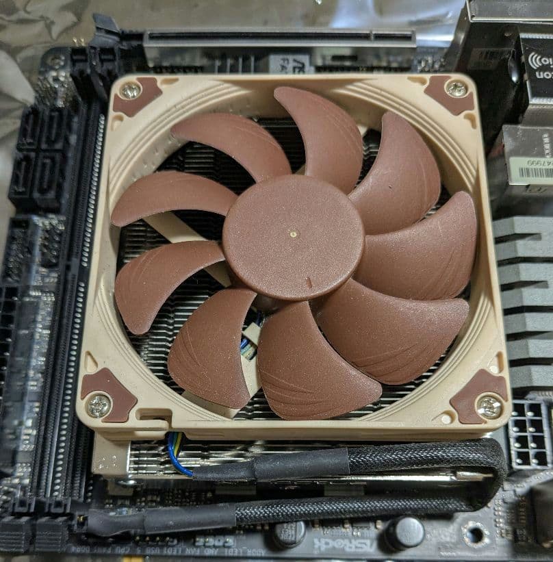 ASRock Fatal1ty Mini-ITXマザボ＋Ryzen7 3700X