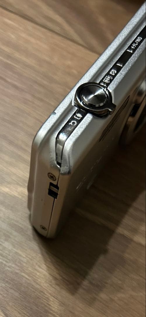 CASIOEXILIM EX-Z900 本体、バッテリー 凹み有