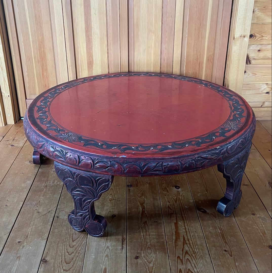 丸いローテーブル　植物文様　浮き彫り 丸いローテーブル 植物文様 浮き彫り