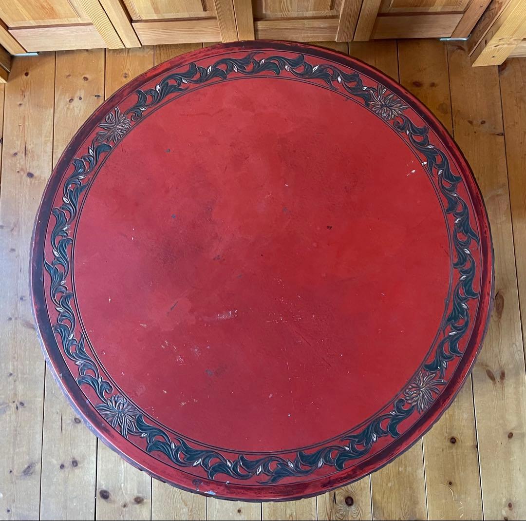 丸いローテーブル 植物文様 浮き彫り