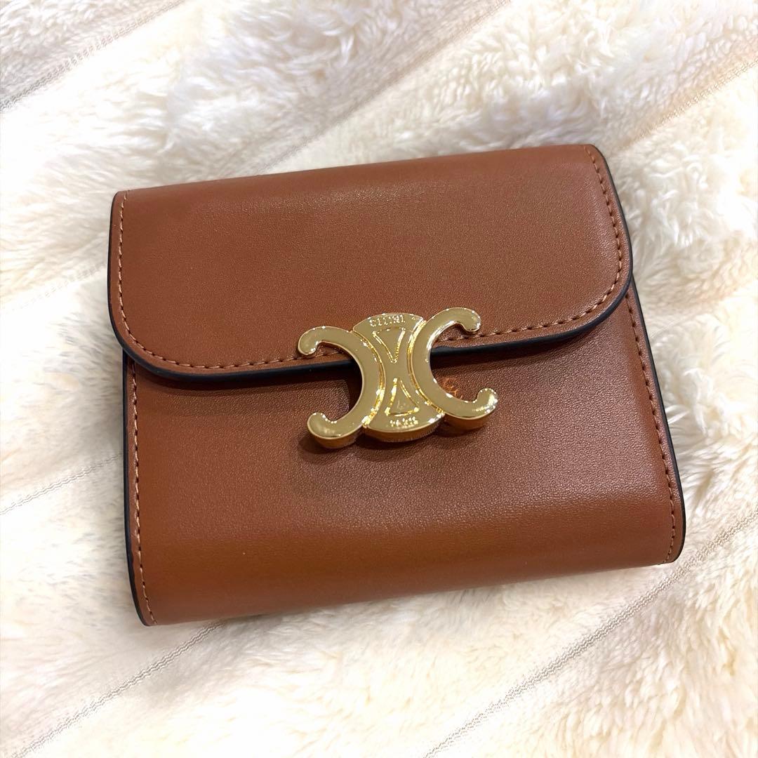 セリーヌ ブラウン レザー 三つ折り財布 - メルカリ