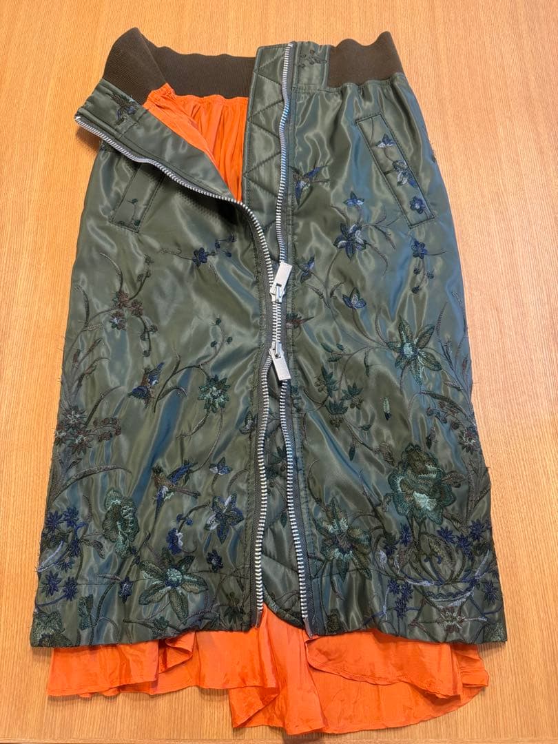 sacai サカイ フラワーエンブロイダリー ナイロンスカート カーキ