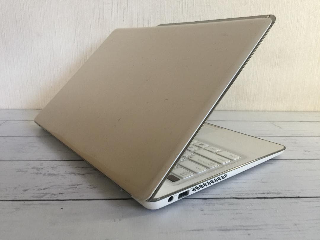 富士通 Floral Kiss FMVC55W おしゃれなコンパクトノート