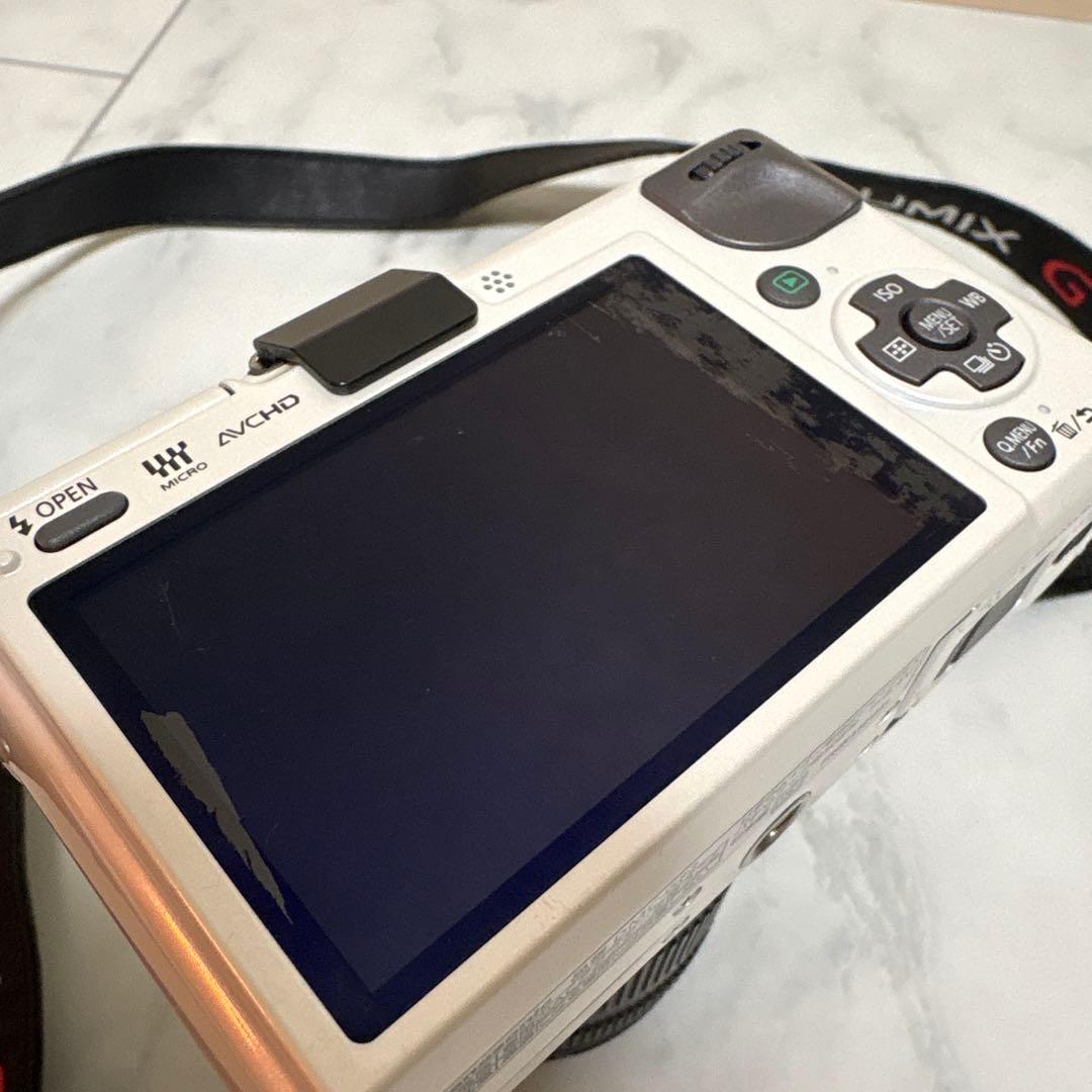 デジタル一眼カメラ　DMC-GF2W Panasonic LUMIX