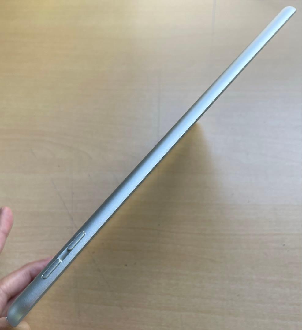 iPad 第5世代　A1822　Wi-Fiモデル　シルバー　32GB 美品　#6
