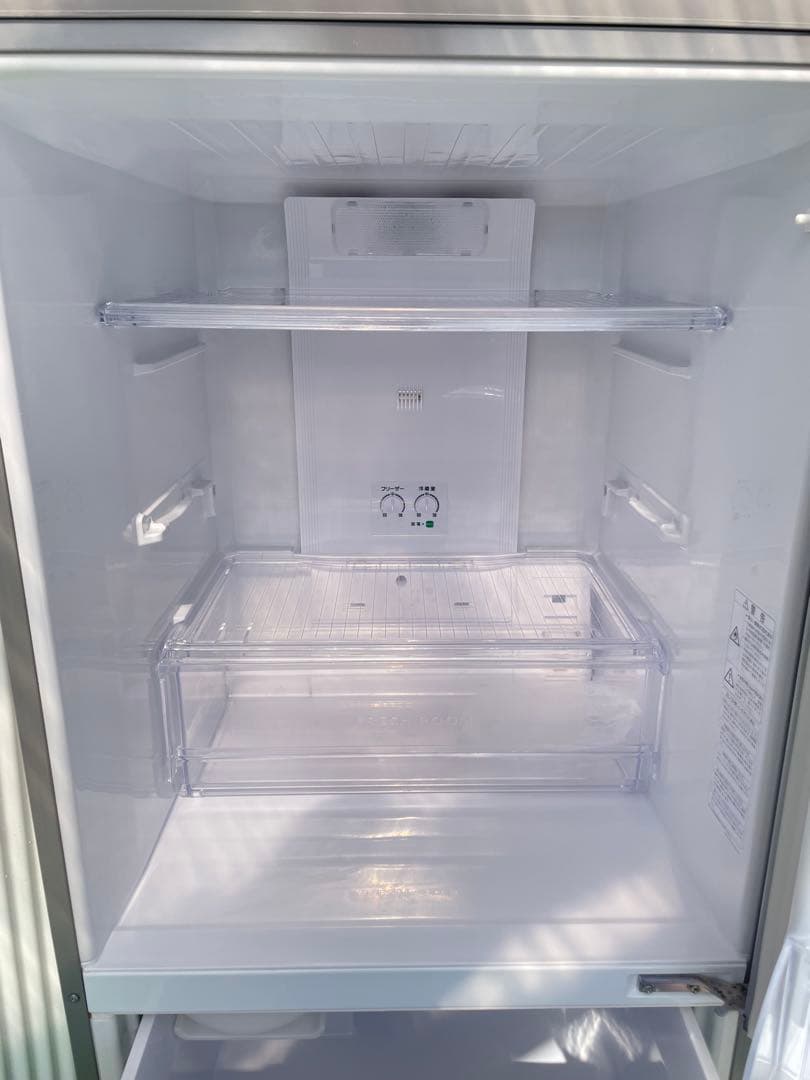 828 アクア 3ドア冷蔵庫 右開き シルバー コンパクトデザイン 二人暮らし