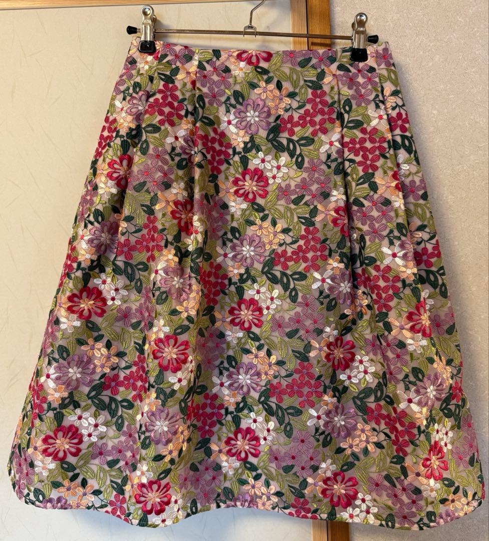 トッカ ♡ TOCCA ♡ 刺繍フレアスカート - メルカリ