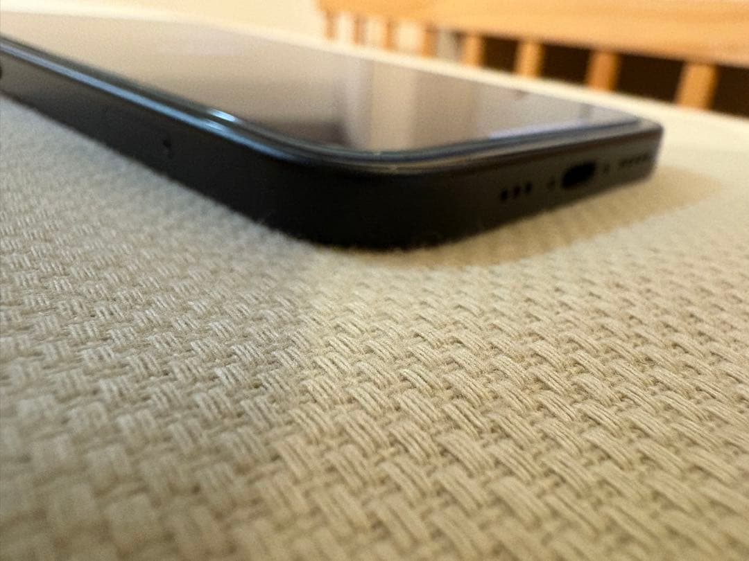 【美品】iPhone 15 ブラック 128GB SIMフリー