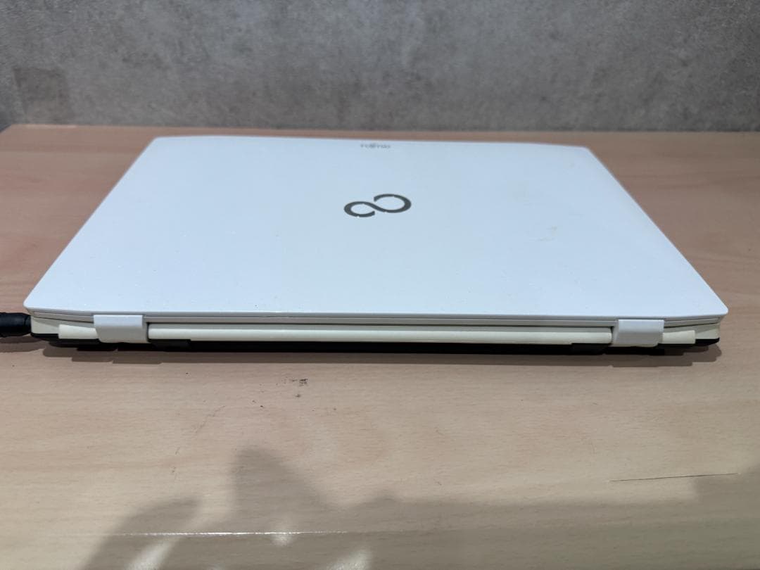 LIFEBOOK AH77/K ホワイトノートPC 薄型 ACアダプター付き