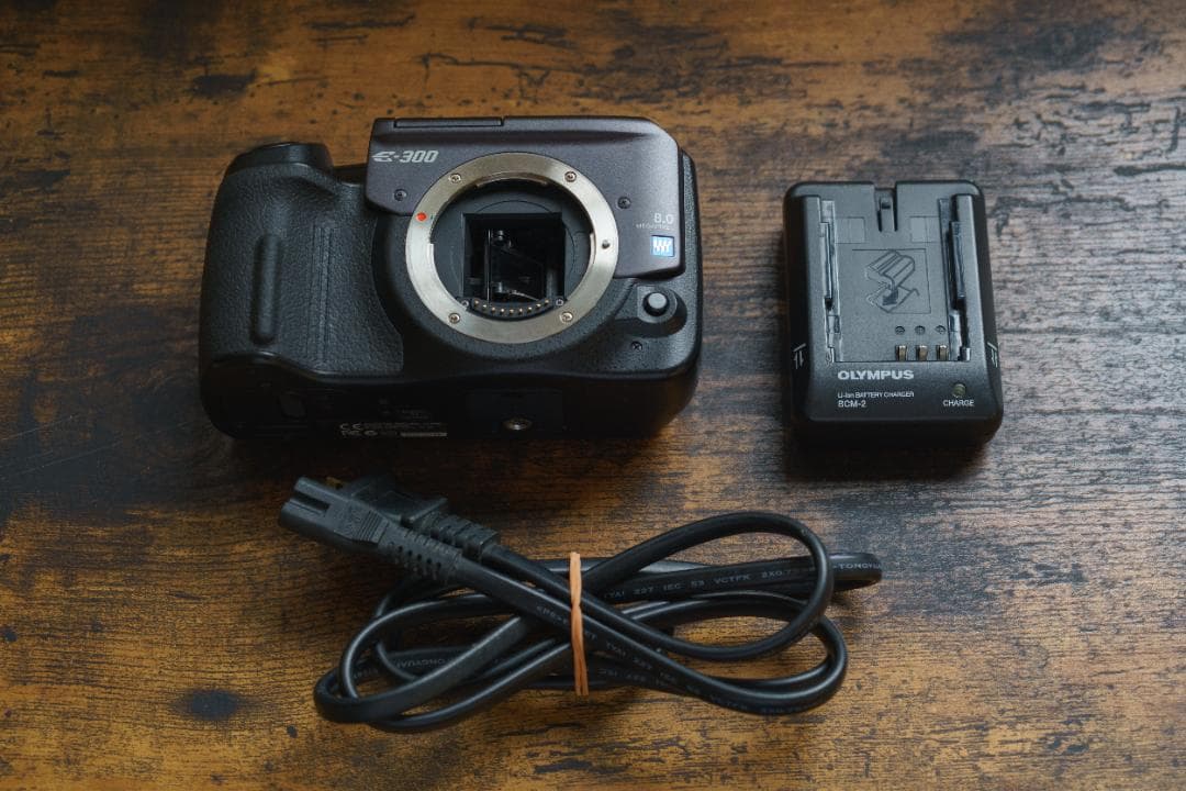 OLYMPUS E-300 ショット数7952 ズームレンズ2本付
