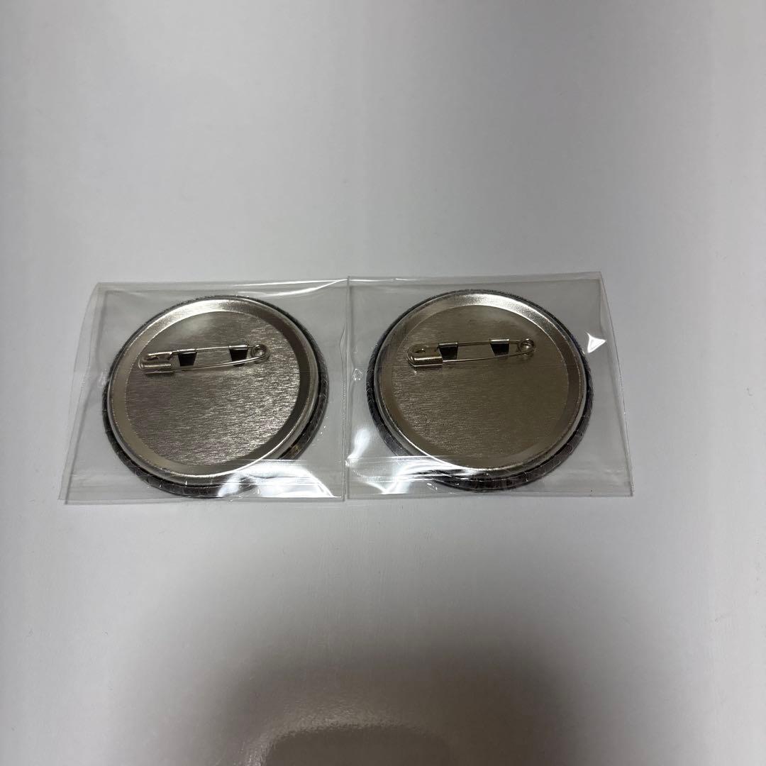 進撃の巨人 attack 音 体感2 缶バッジ ヒストリア ユミル - メルカリ