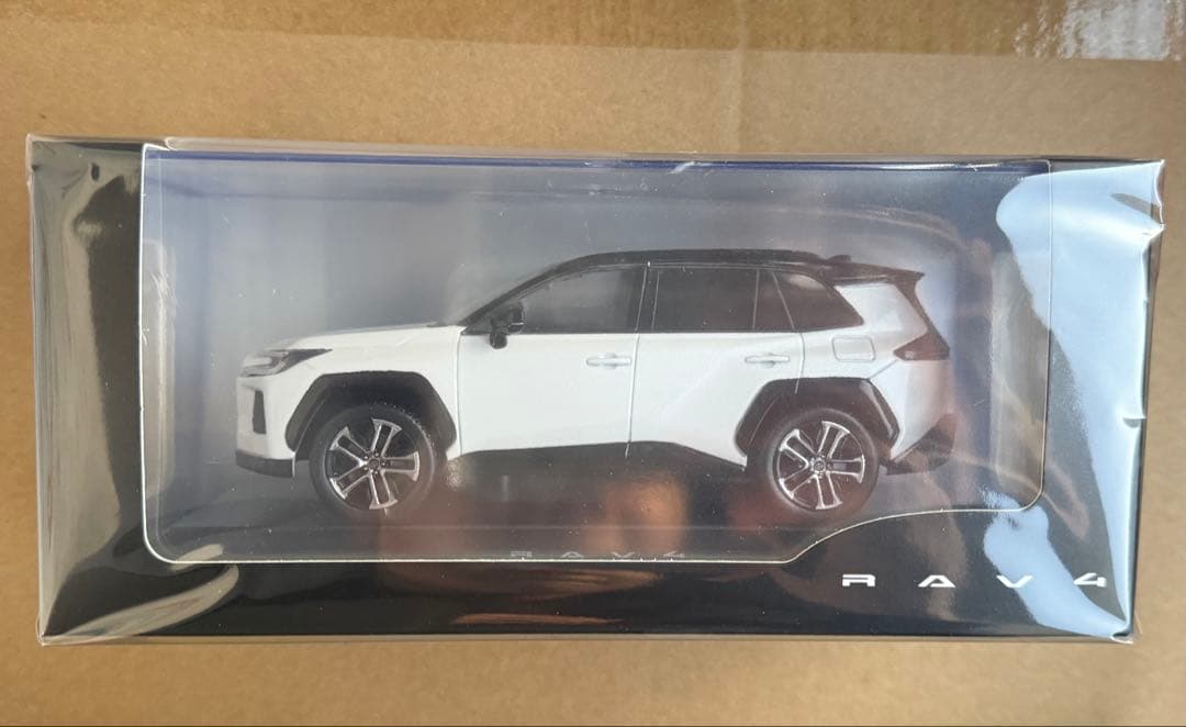 トヨタ 新型RAV4 黒×プラチナホワイトパール カラーサンプルミニカー
