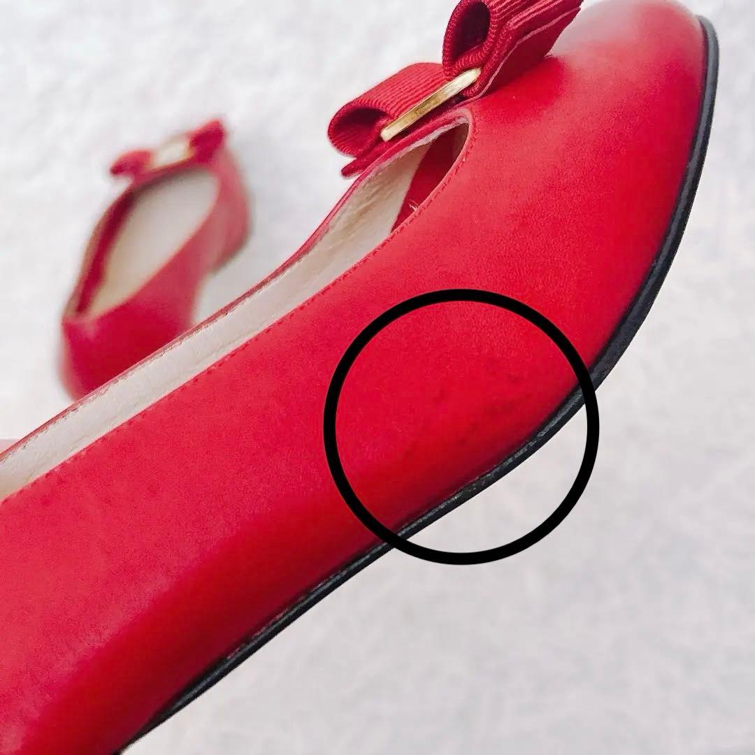 フェラガモ　パンプス　ヴァラ　リボン　ゴールド金具　赤　7.5C 24.5