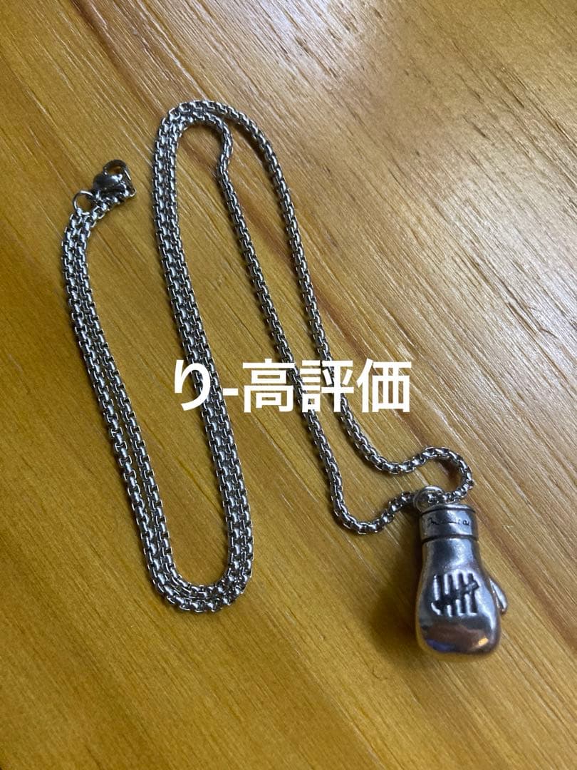 未使用 UNDEFEATED ボクシンググローブ ネックレス Amazon.co.jp