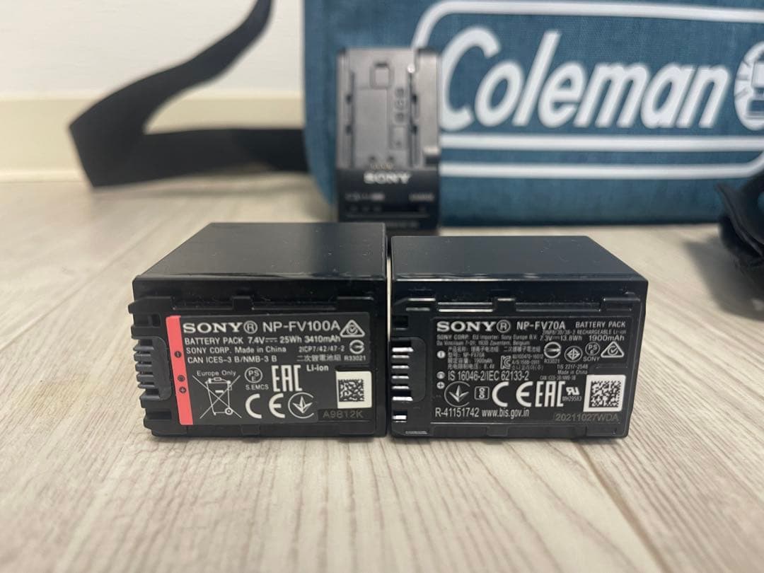 SONY FDR-AX45本体 ビデオカメラ　三脚　Colemanバッグ