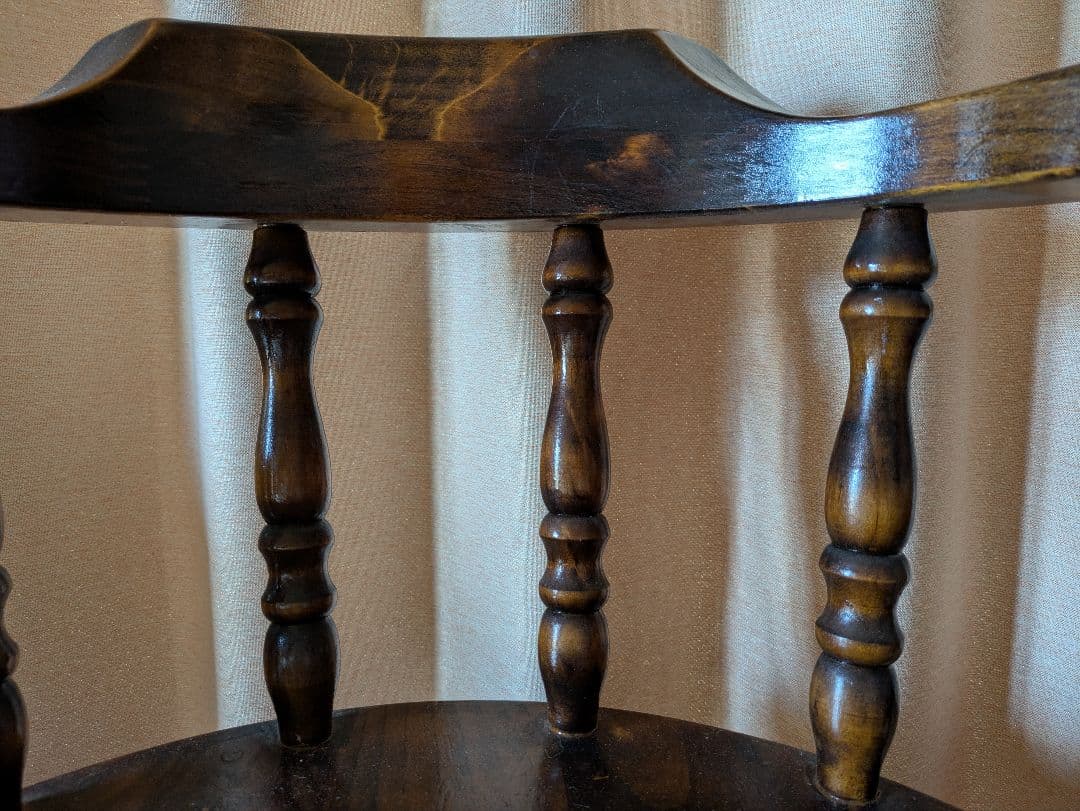 ダークブラウン 木製アーム付きカウンターチェアB 2脚セットの1脚