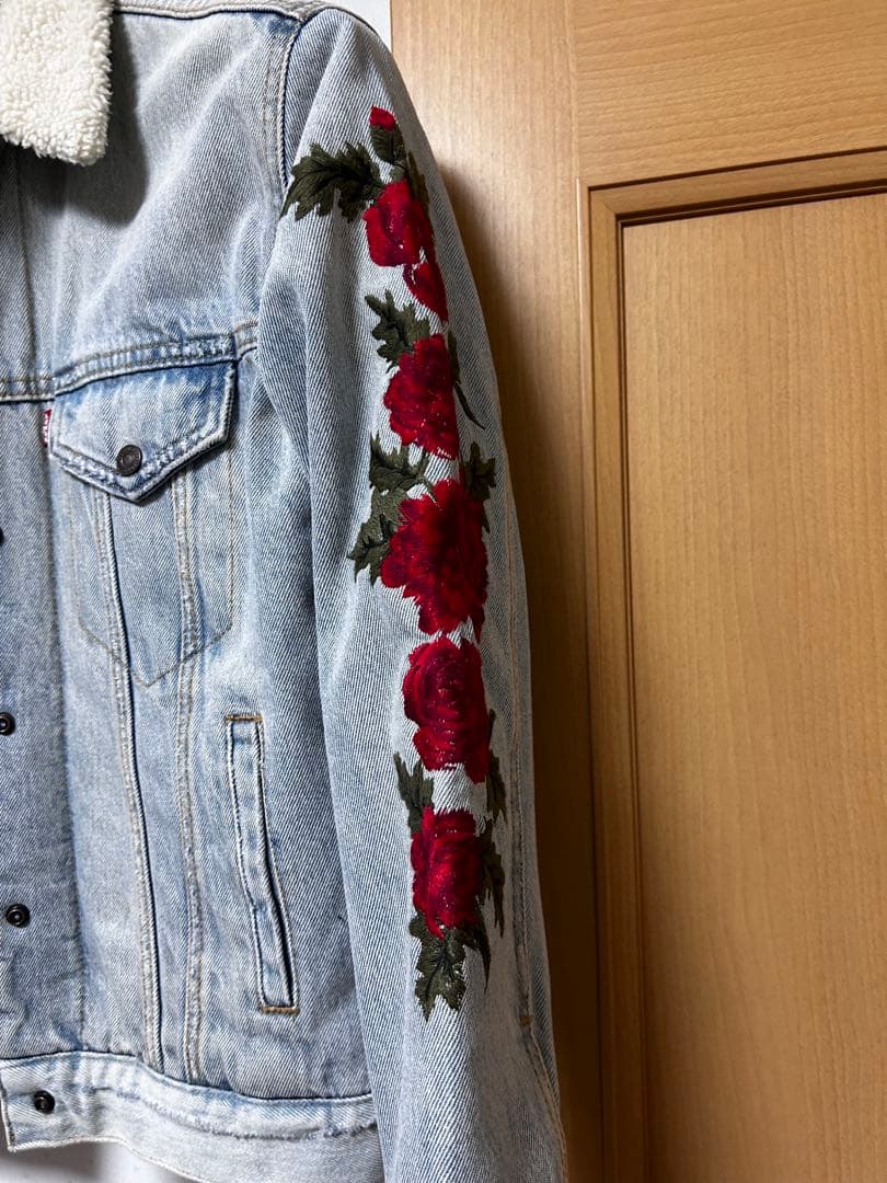 Levi's 花柄刺繍 ボア付きデニムジャケット S - メルカリ