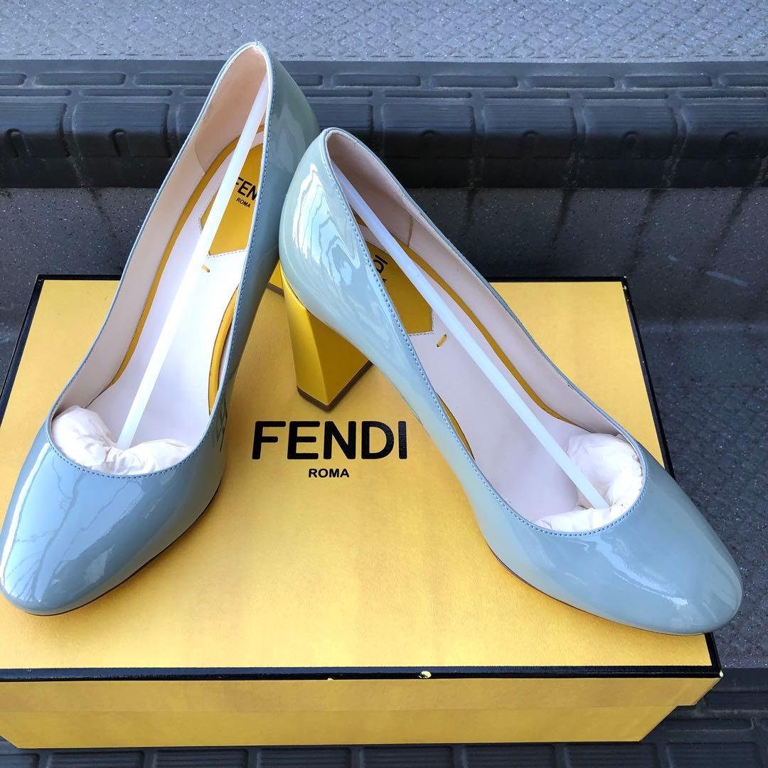 【新品】FENDI エナメル 水色／イエローハイヒールパンプス サイズ36 新品】FENDI エナメル 水色／イエローハイヒールパンプス サイズ36