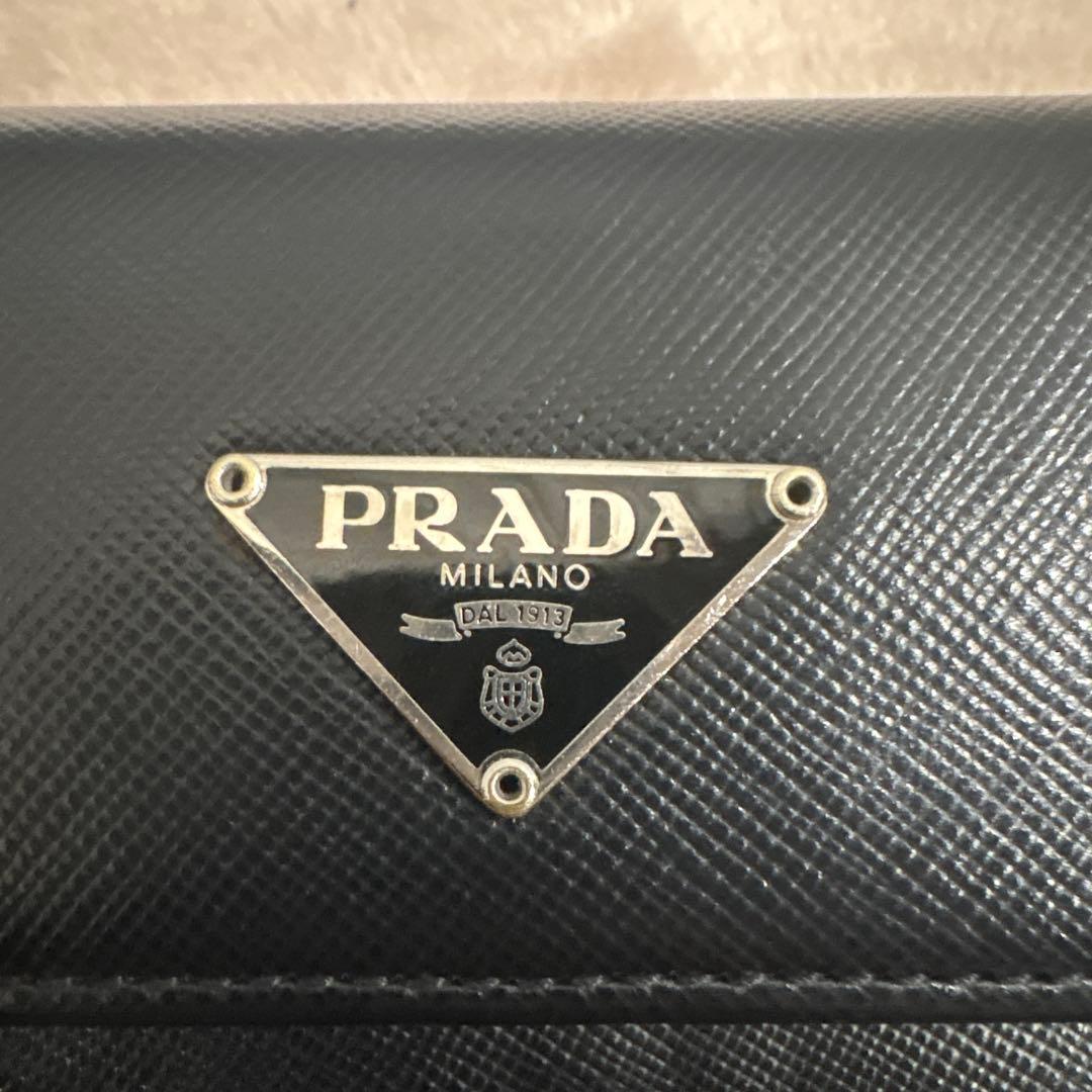 本日限定値下げ‼️プラダ 二つ折り財布 サフィアーノレザー 三角ロゴ