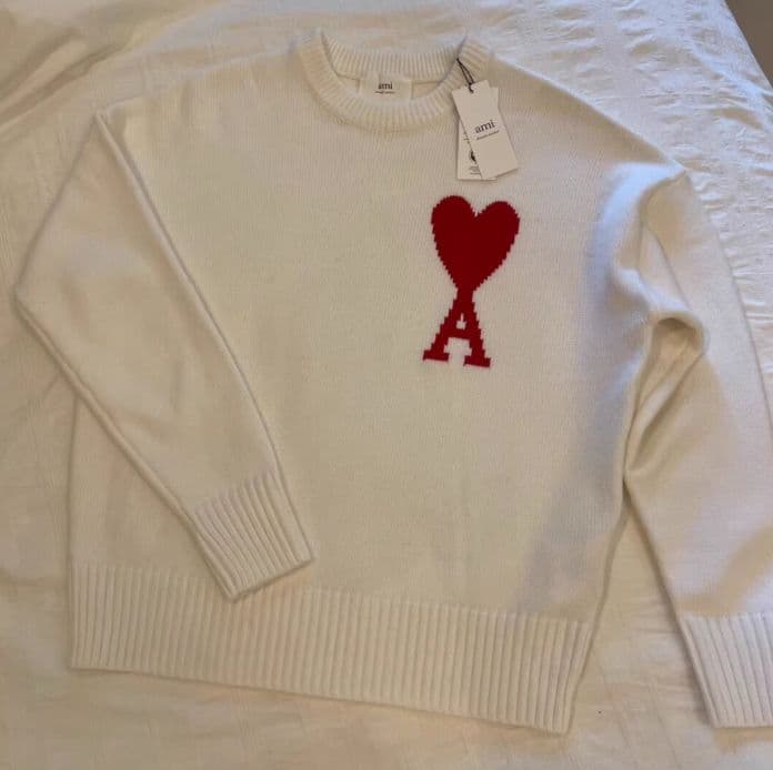 AMI PARIS ホワイト ニットセーターユニセックス AMI PARIS (アミパリス) 胸ロゴ クルーネック セーター Ami de Coeur