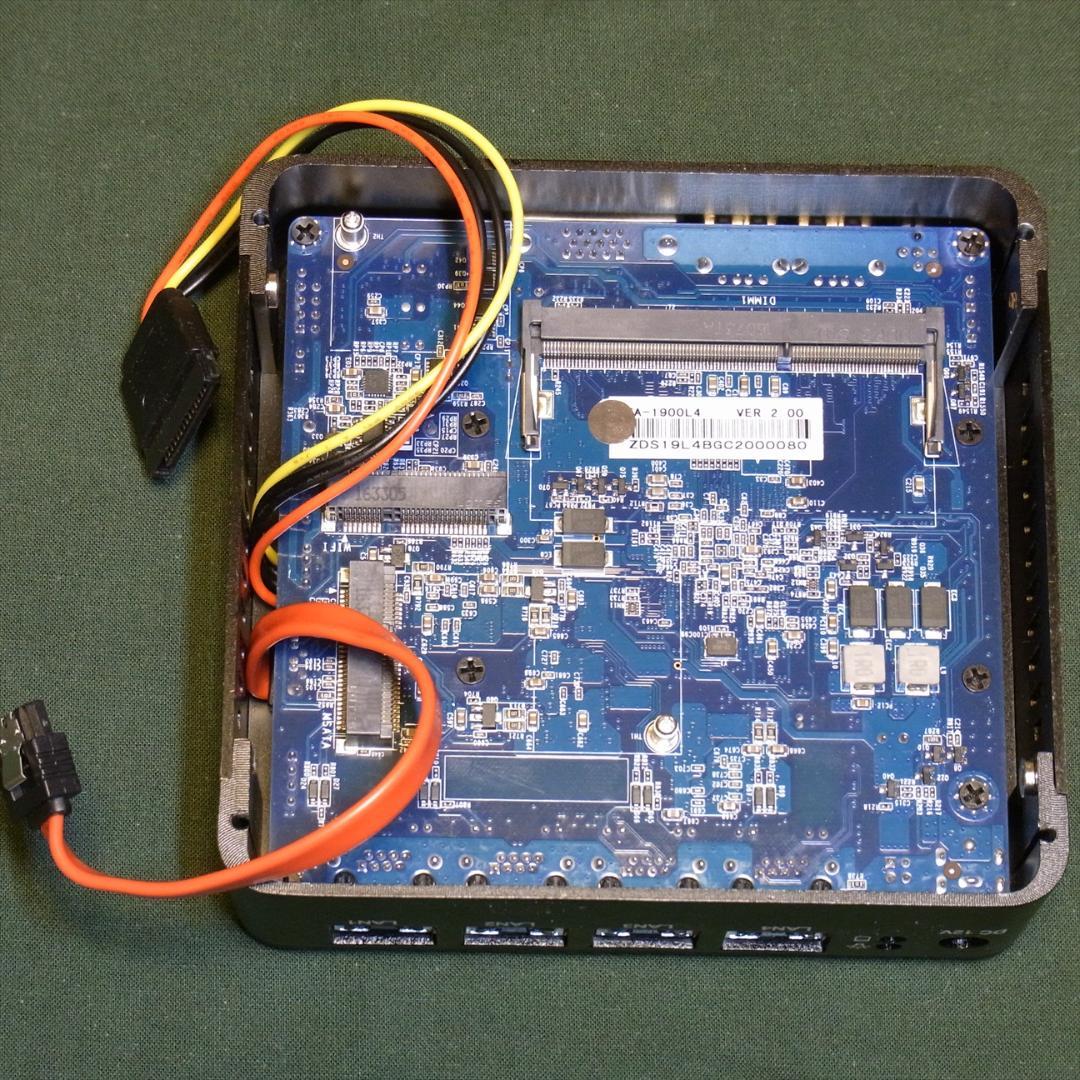 ミニPC Intel J1900搭載 4 LAN ファンレスベアボーン
