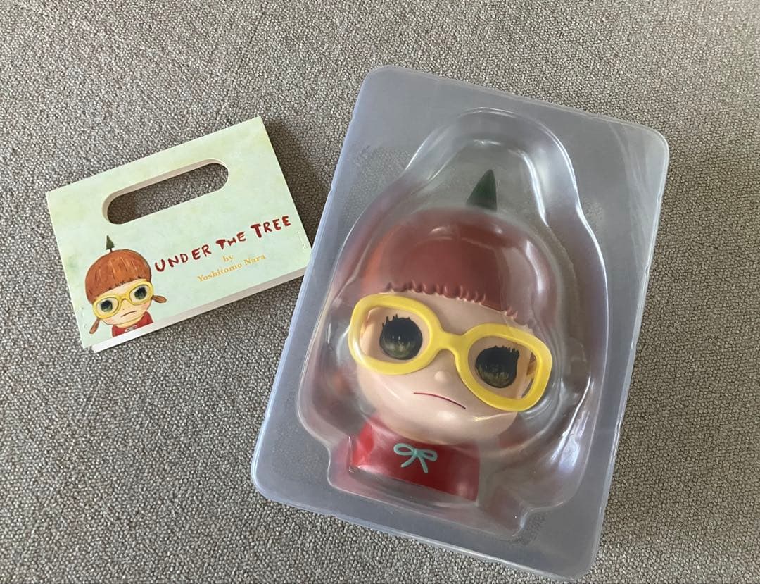 奈良美智 貯金箱 Under the Tree 正規品 ソフビ フィギュア 新品 奈良美智 貯金箱 Under the Tree フィギュア 立体 人形 個展