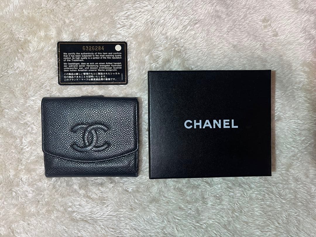 入手困難 CHANEL キャビアスキン ココマーク 二つ折り財布 ブラック 中古・古着通販】CHANEL (シャネル) CHANEL ココマーク 2つ折り財布