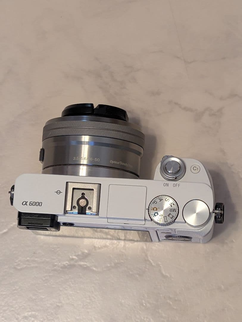 SONY ミラーレス一眼　α6000　パワーズームキット　ホワイト