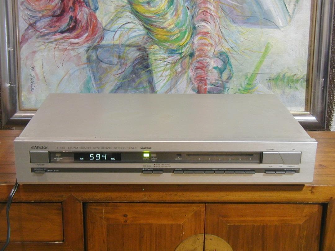 ★VICTOR T-F33 FM/AMシンセサイザーチューナー。