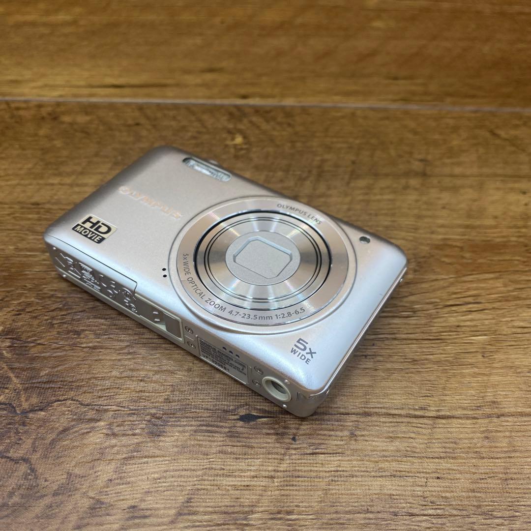 OLYMPUS オリンパス　デジタルカメラ　VG-140 シルバーy-39