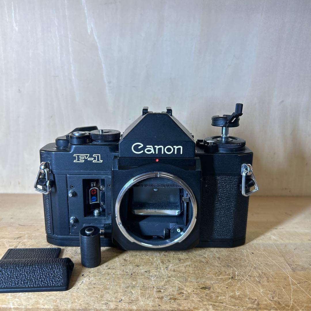 Canon F-1 ボディー　フィルム巻き取り軸下部欠けあり　他完動極美品