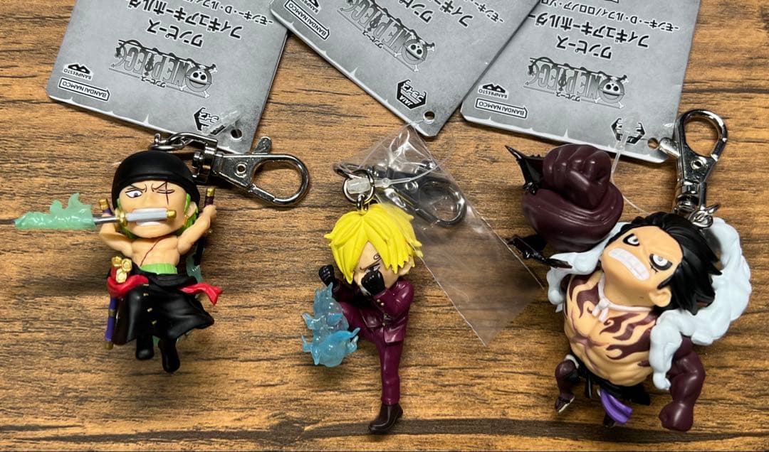 ワンピース フィギュアキーホルダー 3点セット - メルカリ