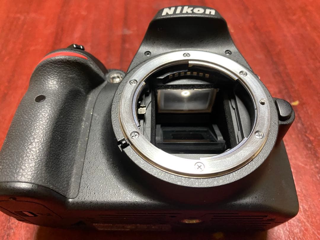 ショット数647★Nikon D3200＋ 18-55レンズキットSDカード付き